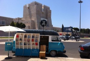 Mobile-Van-Bookstore-For-Portuguese-Writers-2